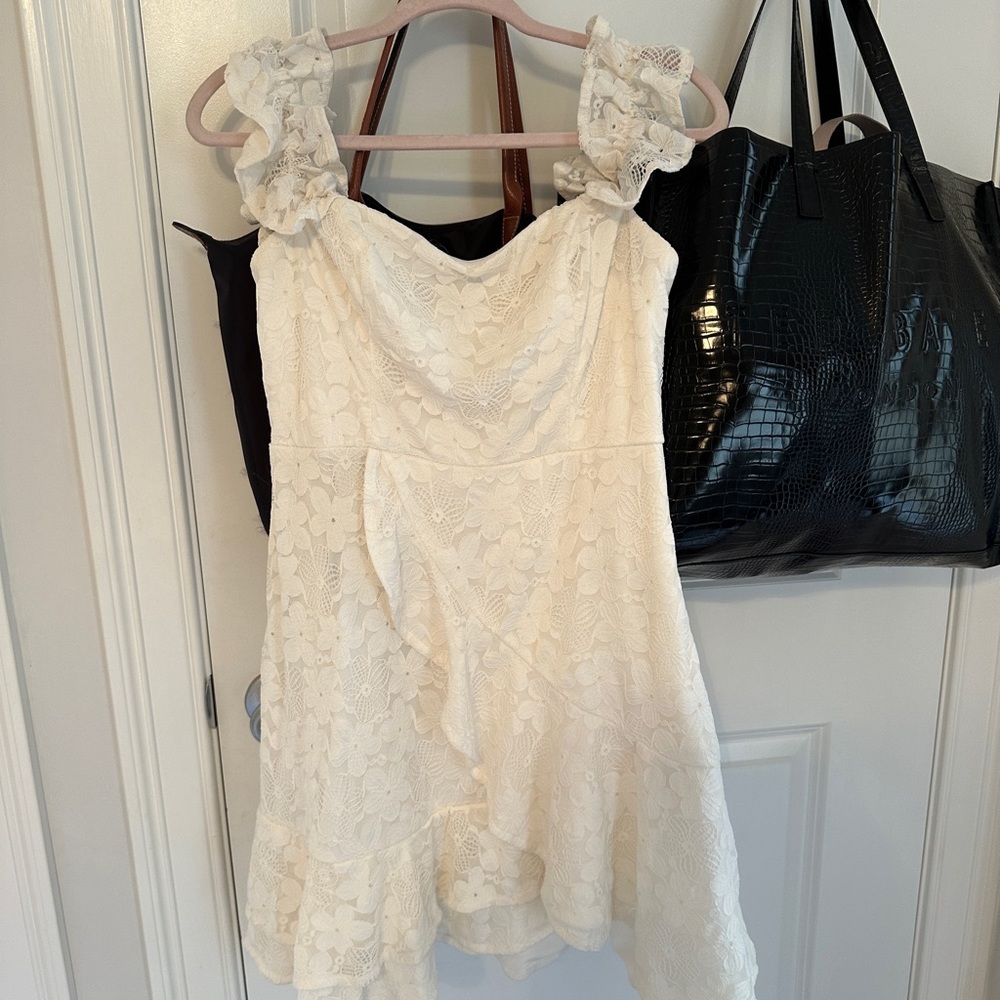 White Lace with Flowers dress with ruffle sleeves size XL